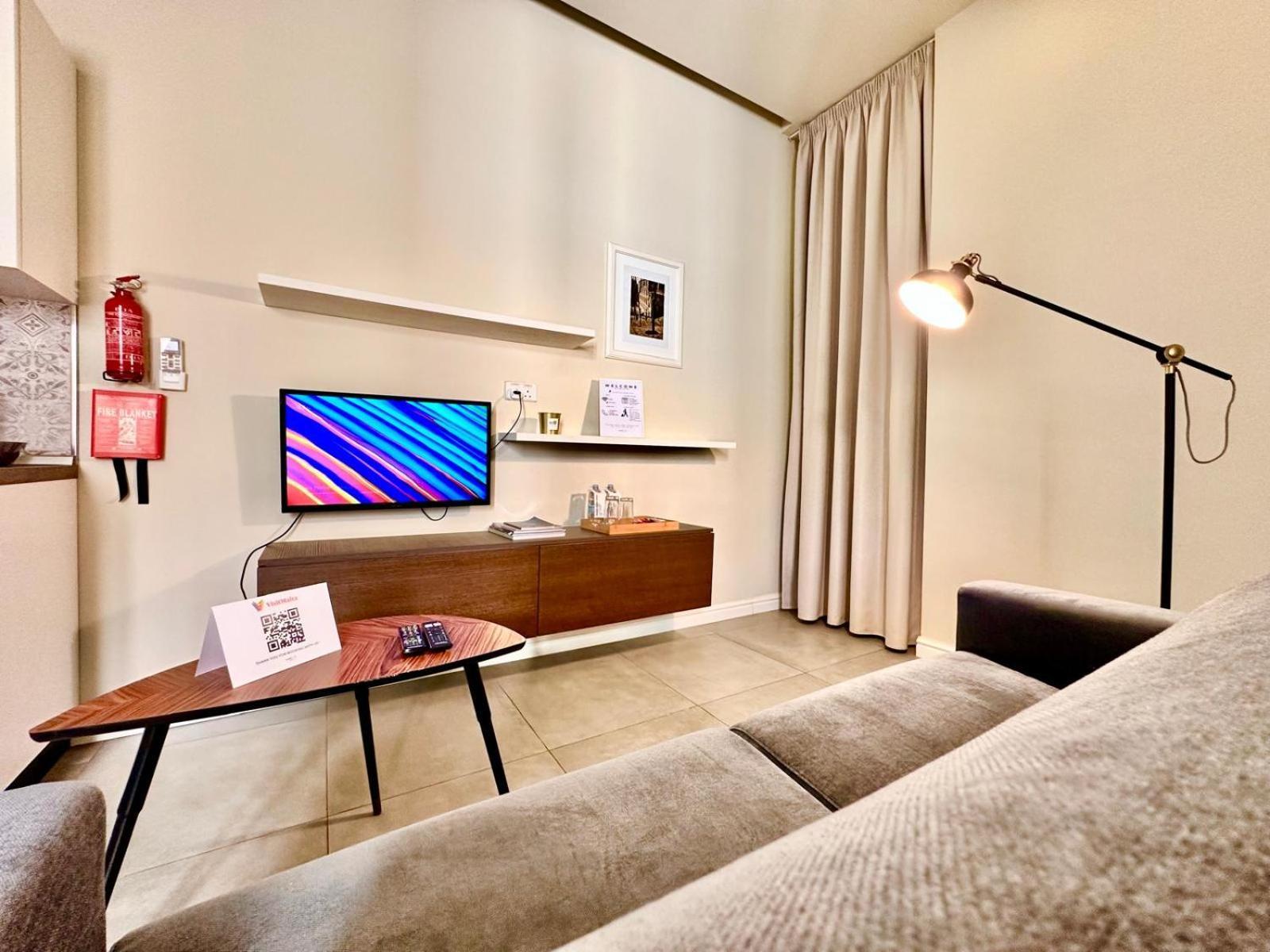 Charming Flat Off The Sea Front Apartment