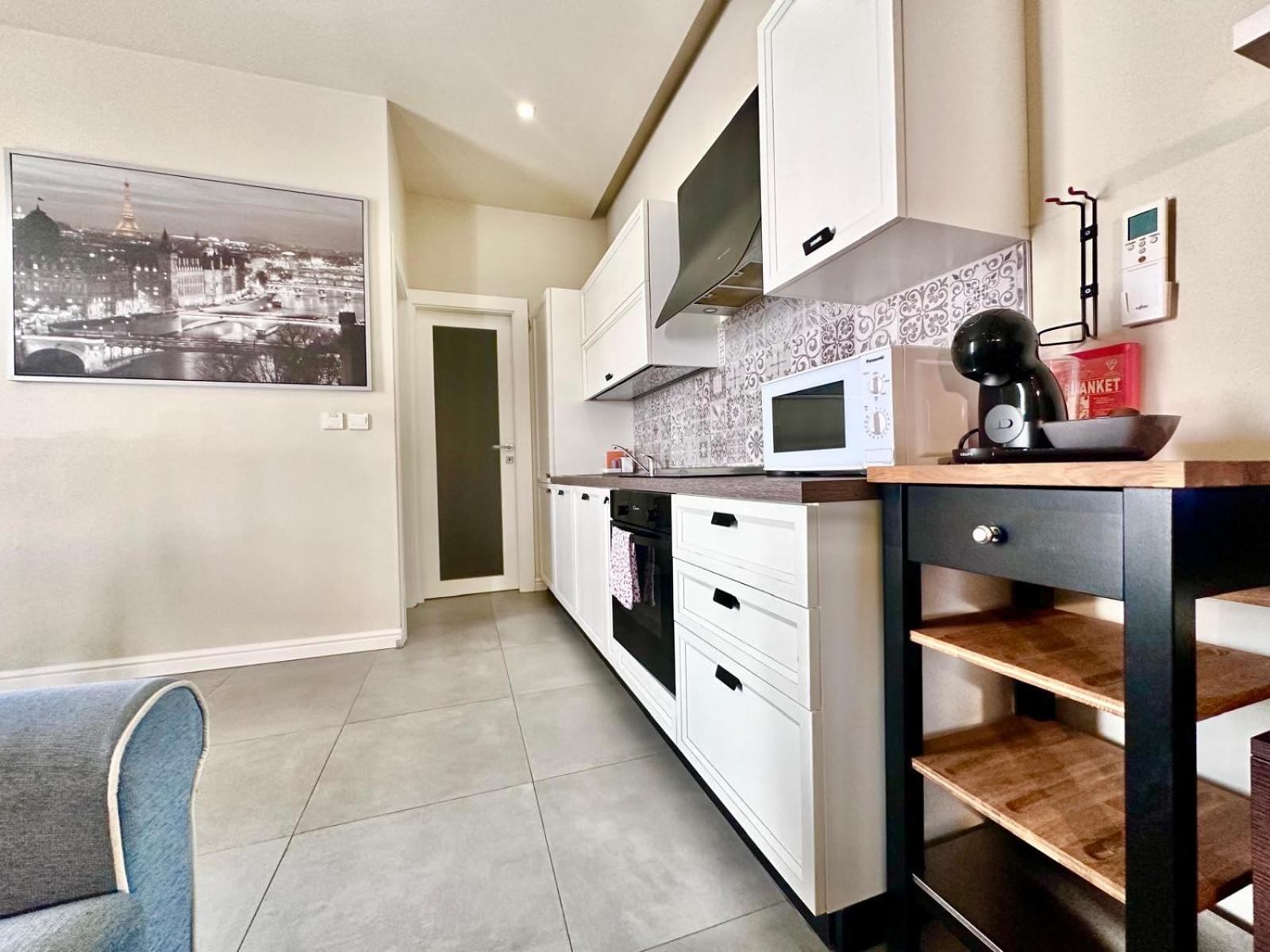 Charming Flat Off The Sea Front Apartment *