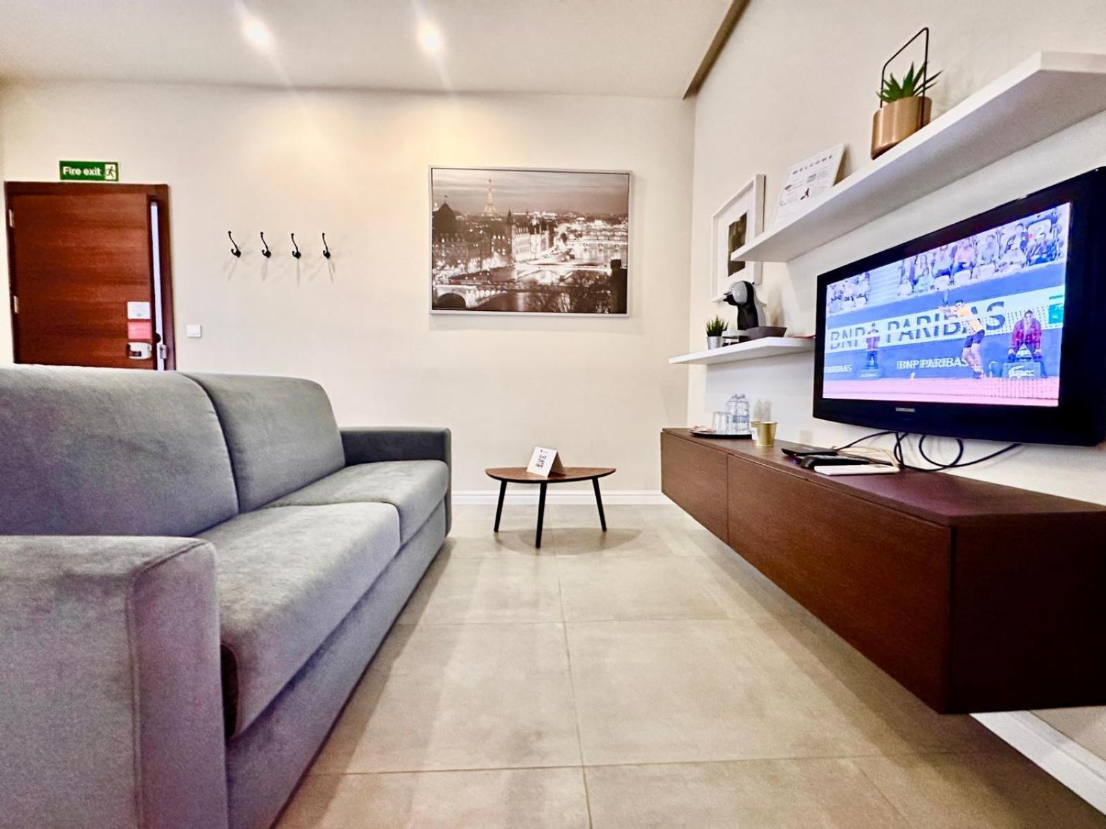 Charming Flat Off The Sea Front