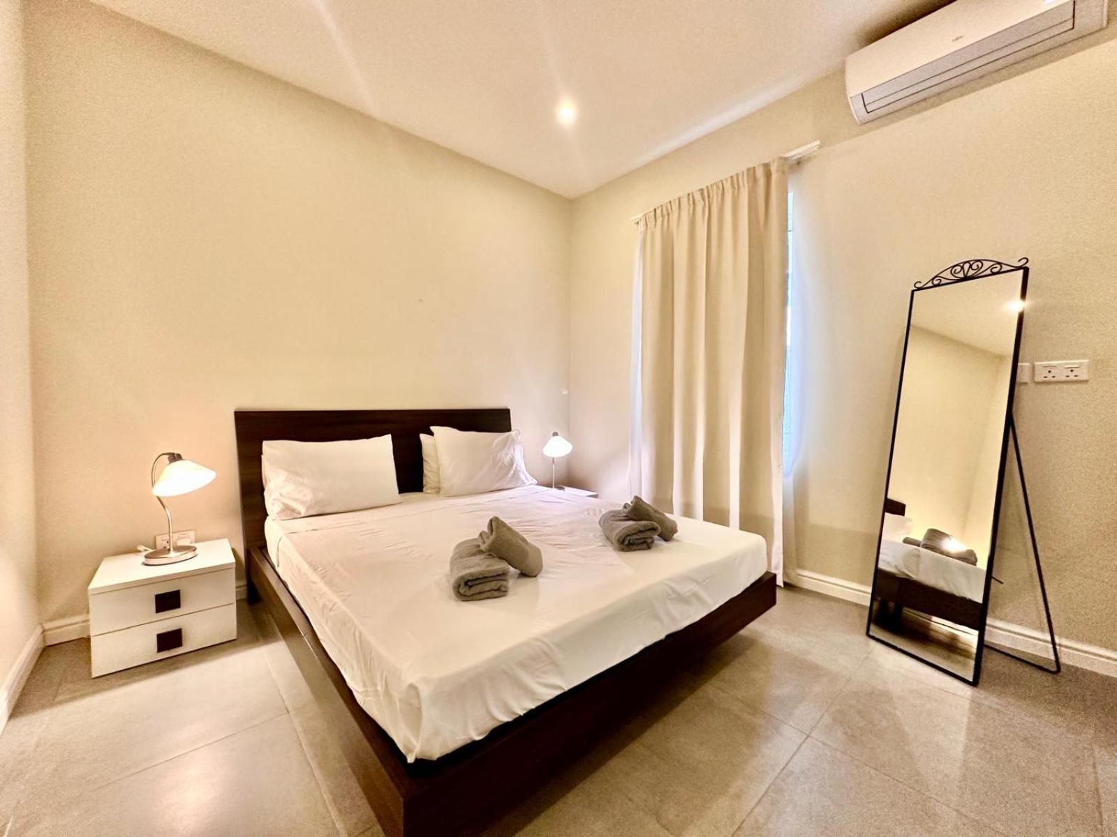 Charming Flat Off The Sea Front