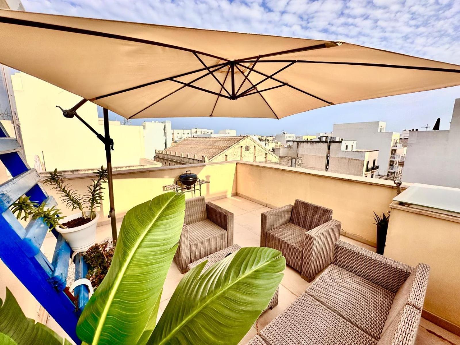 Charming Flat Off The Sea Front