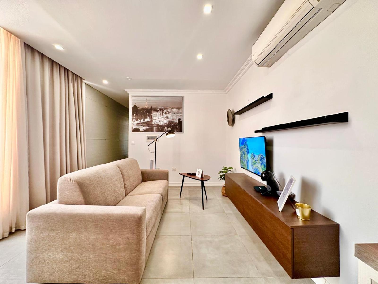 Apartment Charming Flat Off The Sea Front *